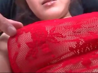 Rui natsukawa v červený dámské spodní prádlo použitý podle tři youngsters