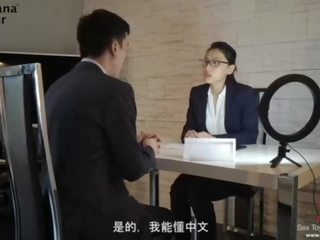 거드름을 피우는 브루 넷의 사람 유혹 씨발 그녀의 아시아의 interviewer - bananafever
