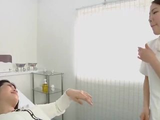 Japonesa lésbica erótico spitting massagem clínica subtitled